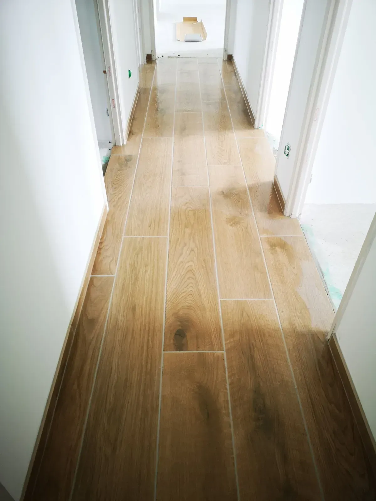 Sol en carrelage imitation parquet posé près de Dieppe